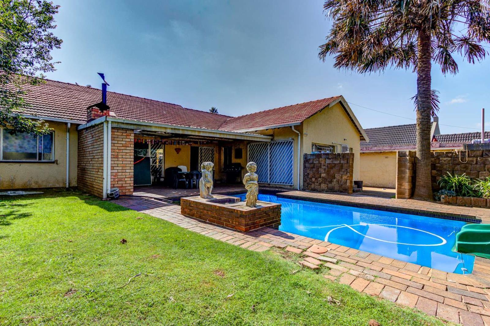 4 Bedroom House in Edleen