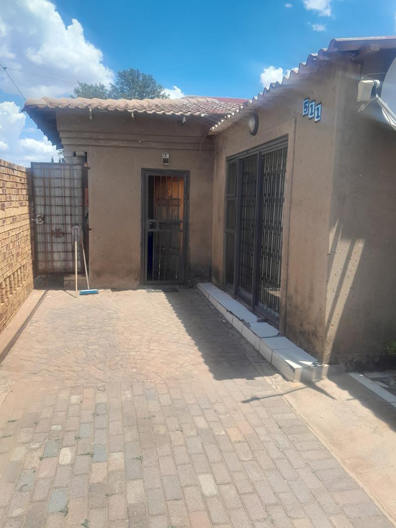 2 Bedroom House in Dobsonville