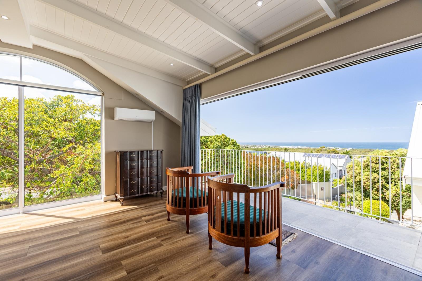 4 Bedroom House in Chanteclair