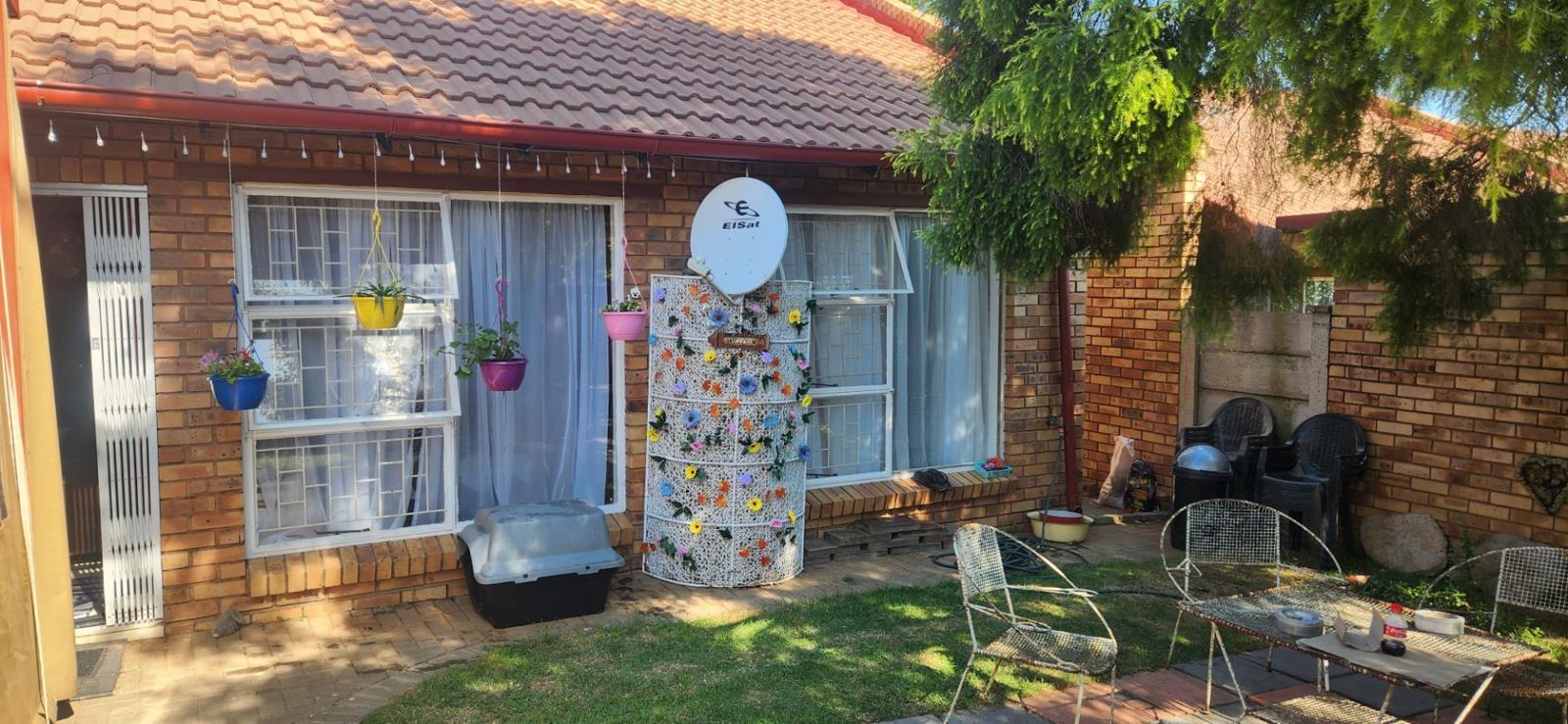 3 Bedroom Townhouse in Langenhoven Park
