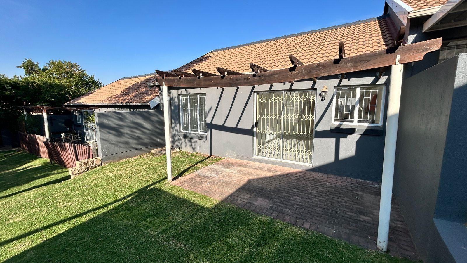 2 Bedroom Simplex in Greenstone Hill