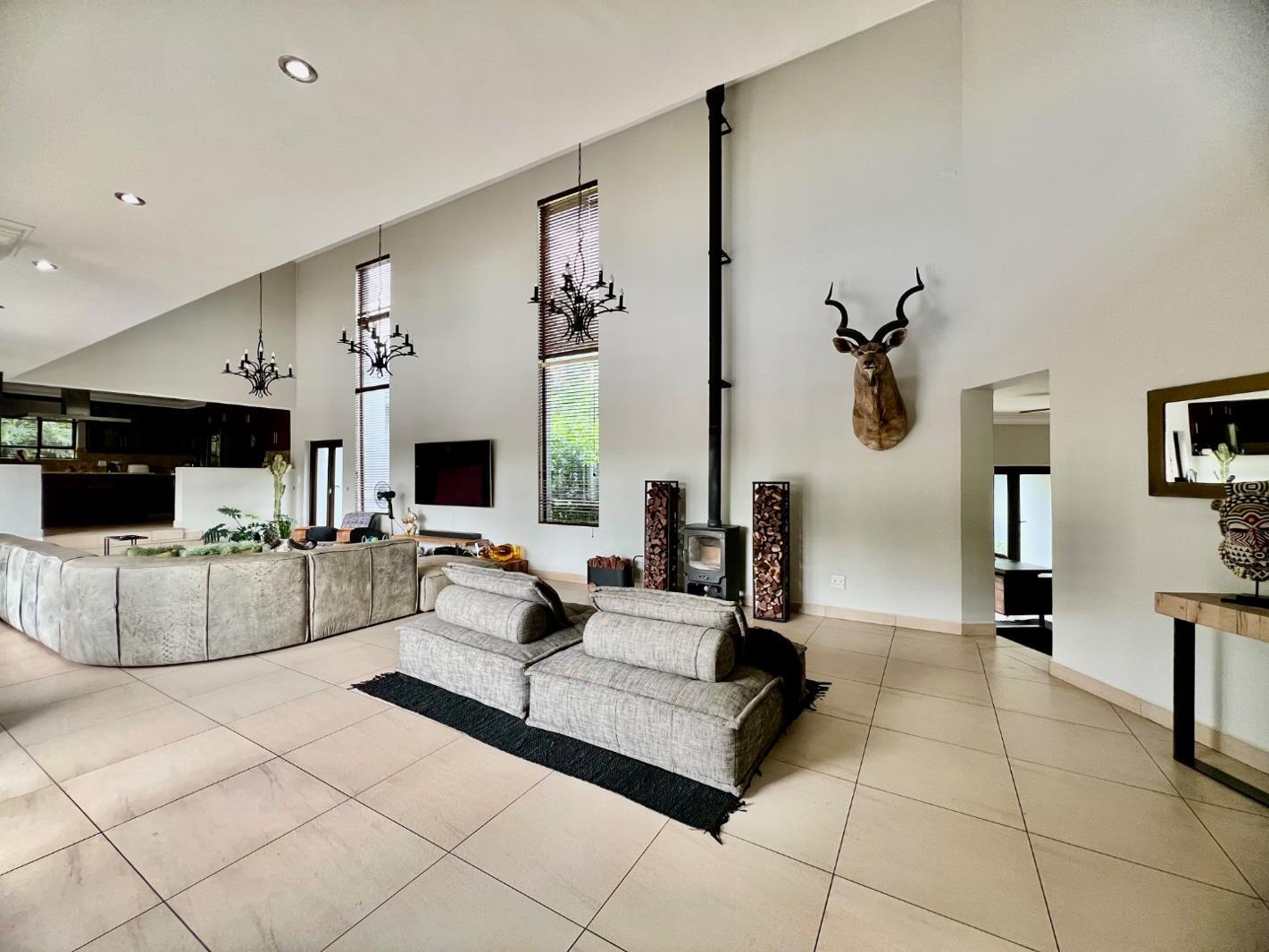 5 Bedroom House in Silver Lakes Golf Estate