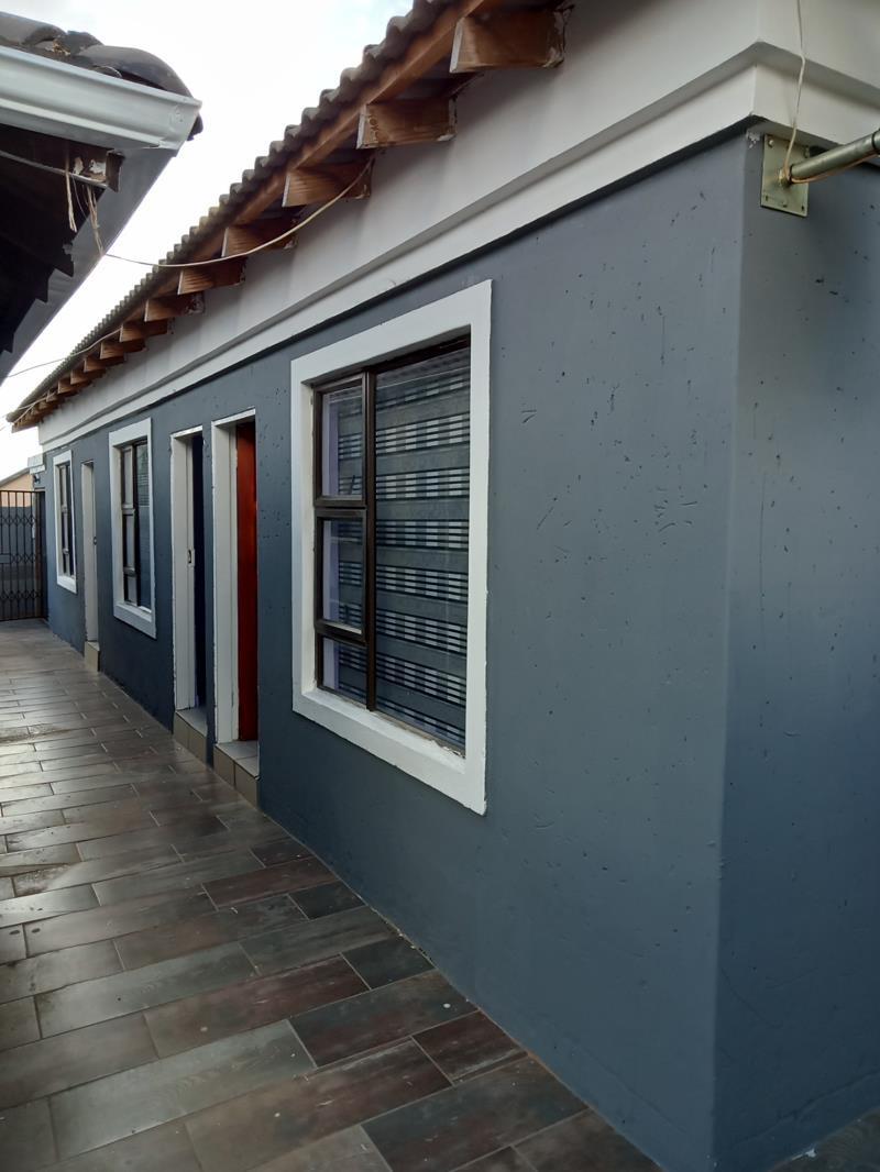 Studio apartment in Bram Fisherville