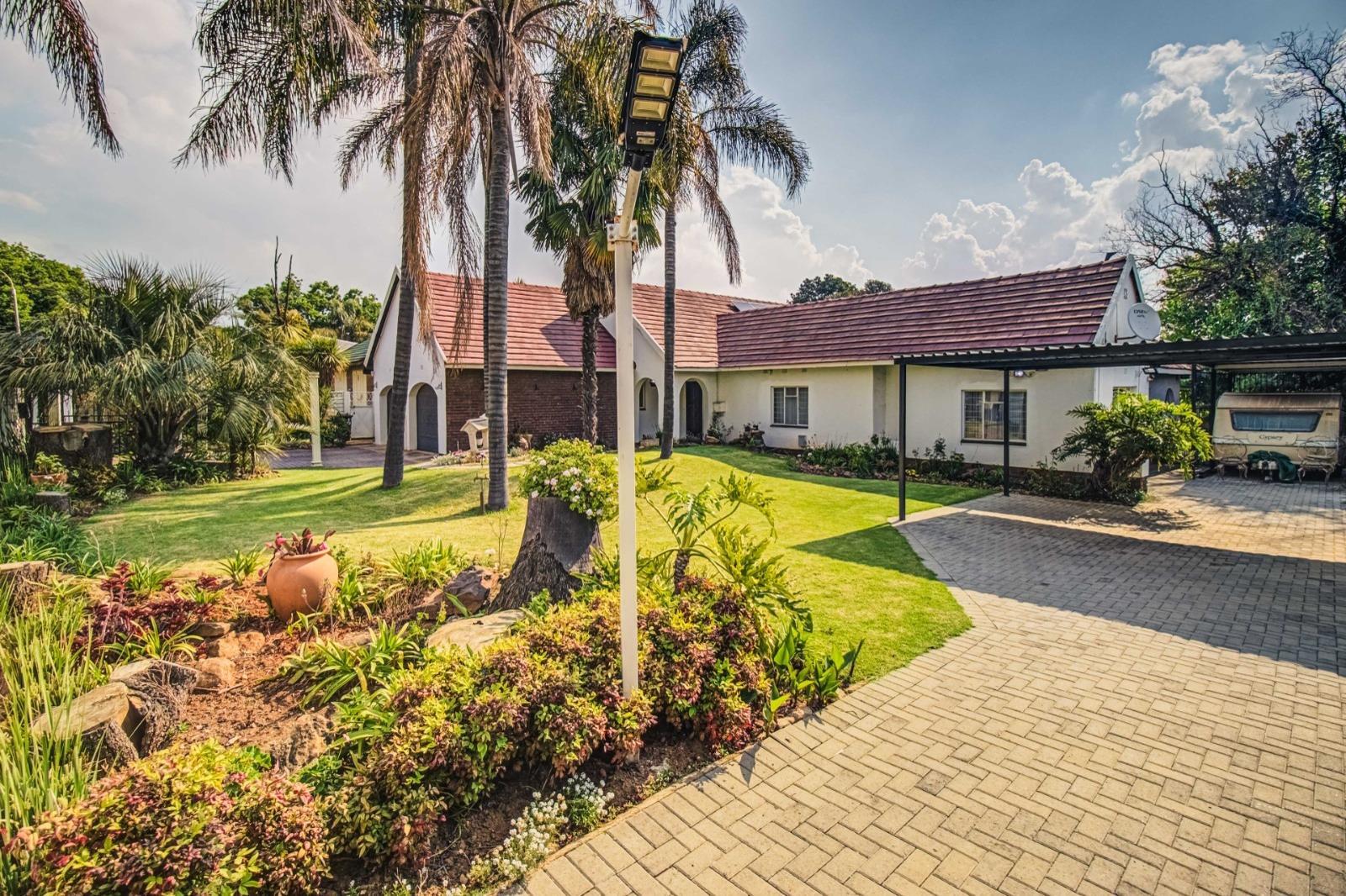 3 Bedroom House in Aston Manor
