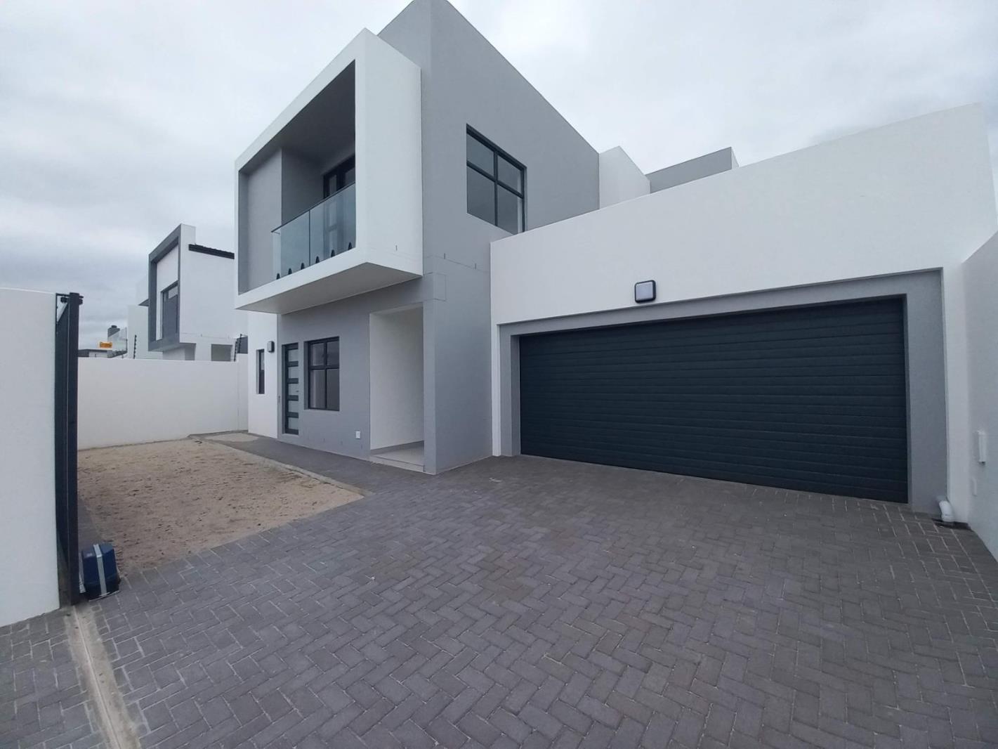 5 Bedroom House in Sandown