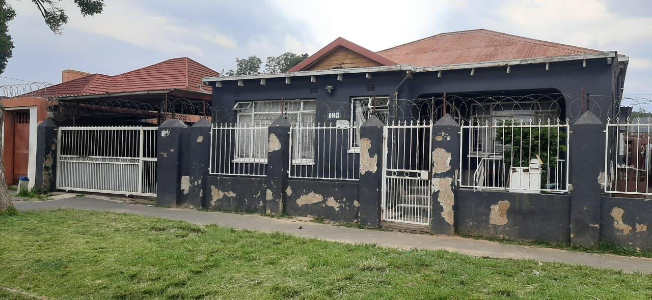 7 Bedroom House in Ridgeway