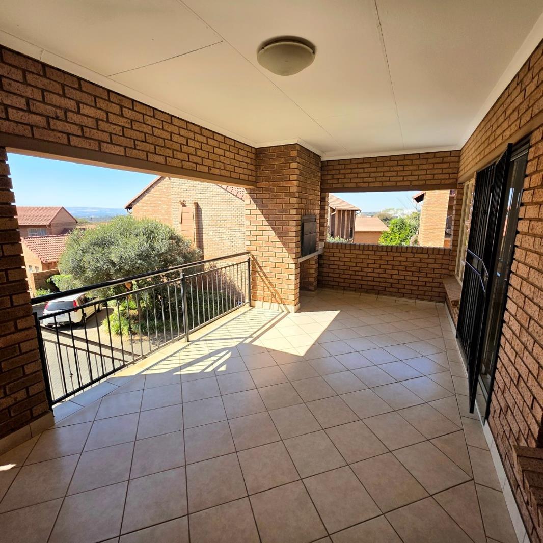 2 Bedroom Apartment in Silver Lakes Golf Estate