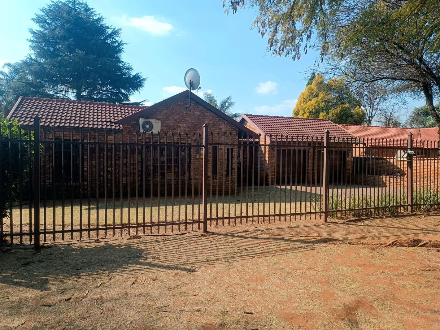 3 Bedroom House in Rooihuiskraal North