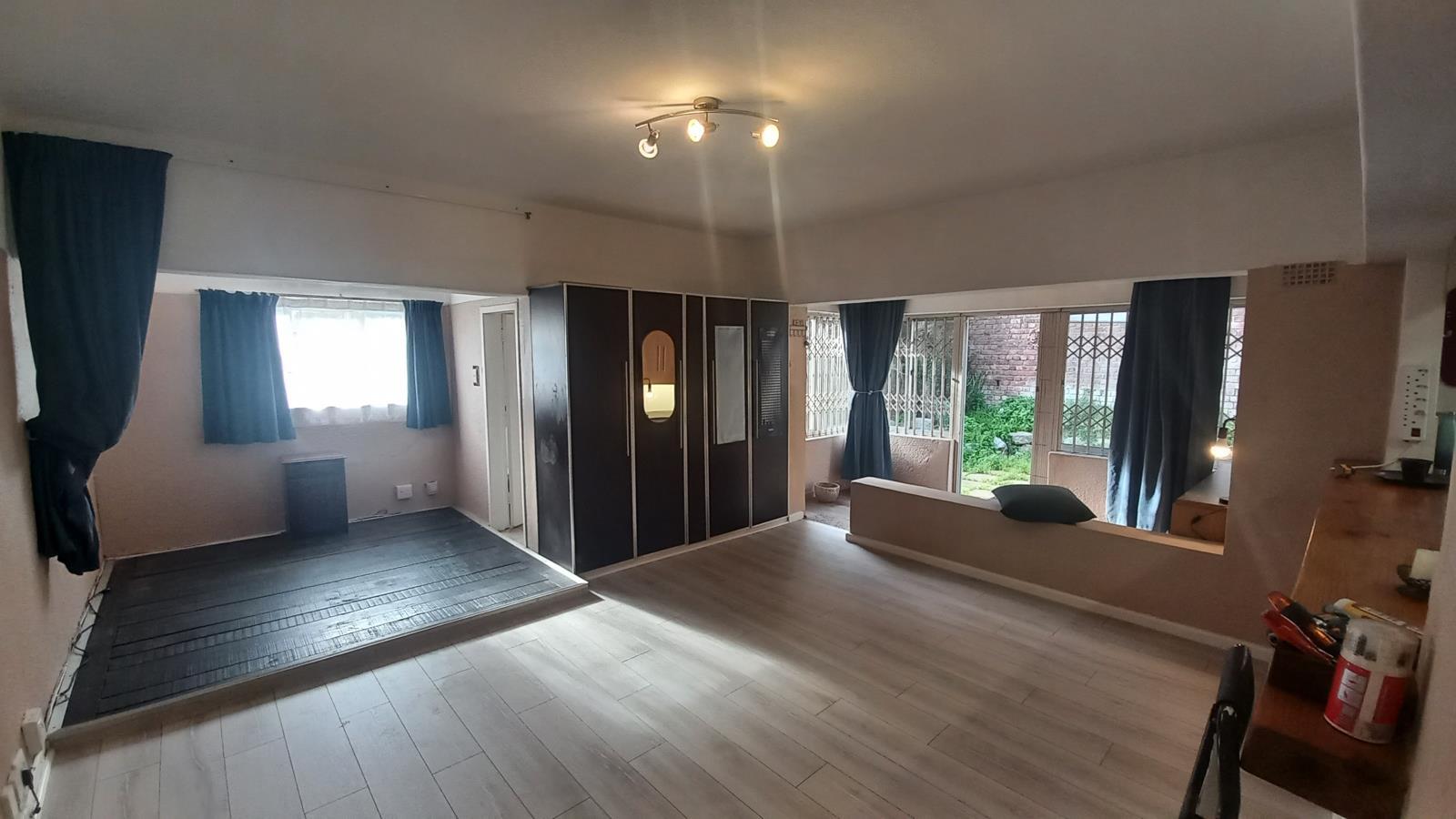 1 Bedroom Apartment in Three Anchor Bay