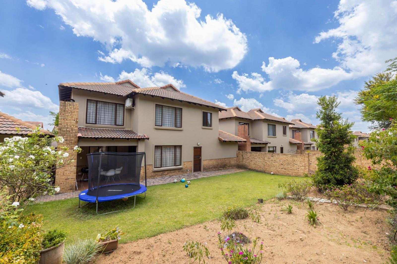 3 Bedroom House in Carlswald North Estate
