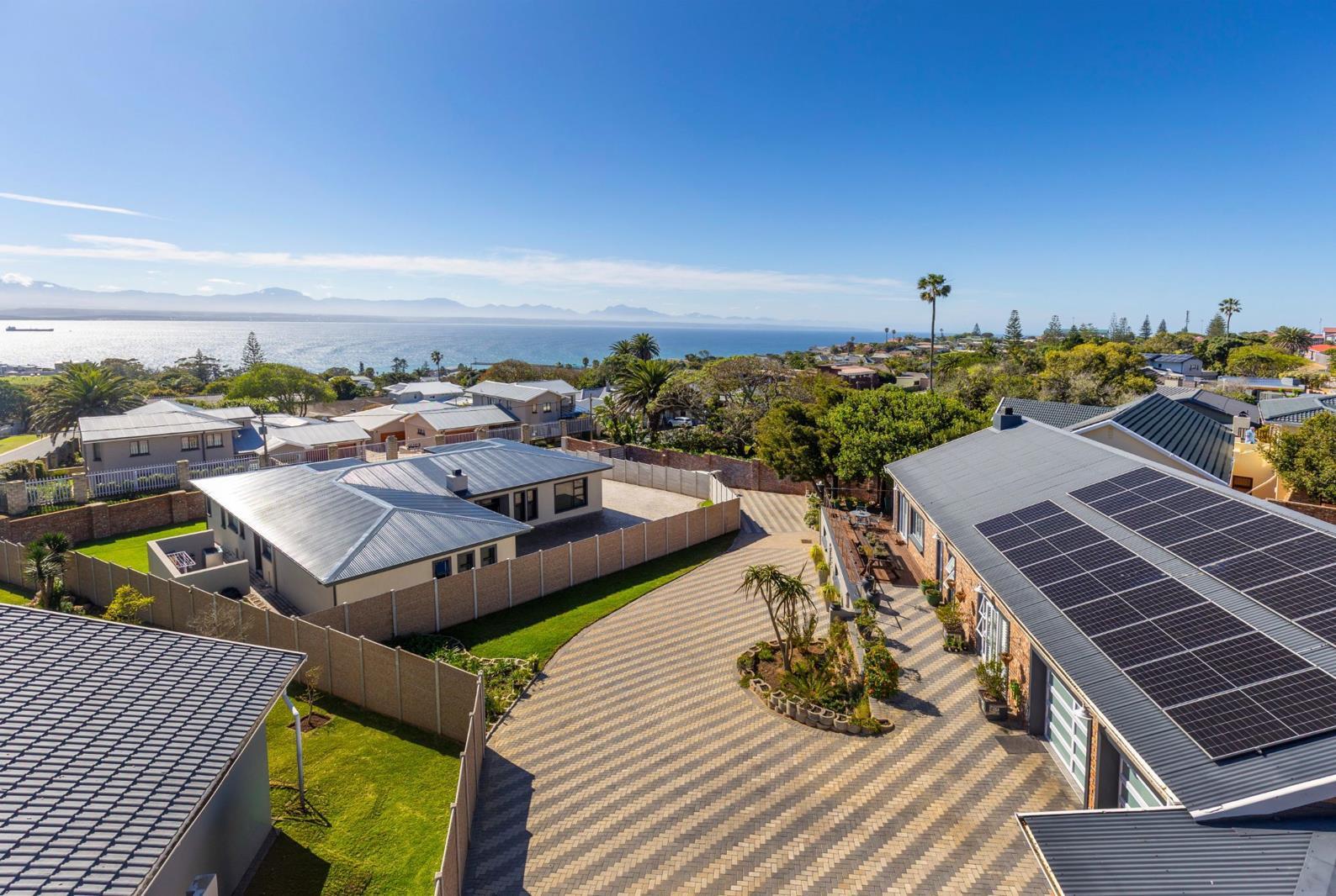 4 Bedroom House in Mossel Bay Central