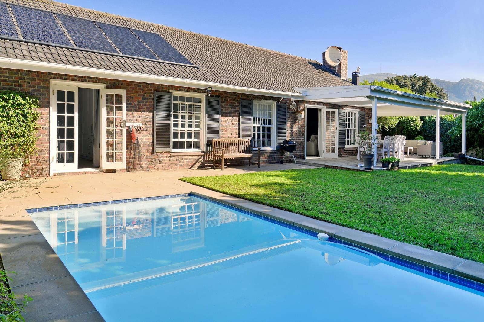 5 Bedroom House in Tokai