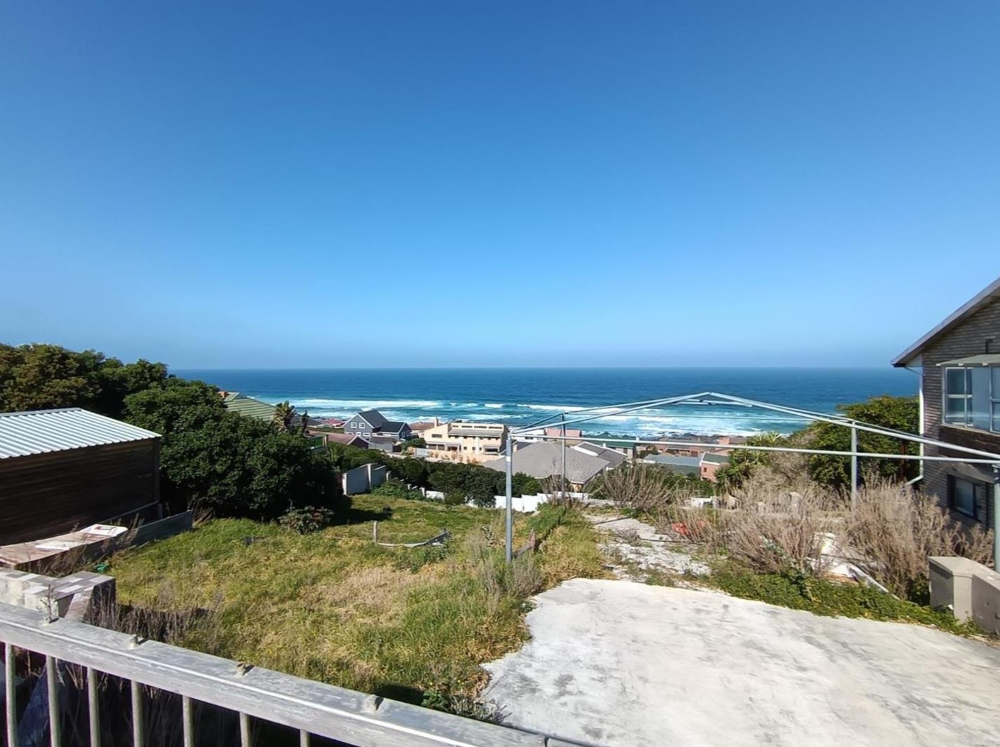 1 218 m² Land available in Beachview