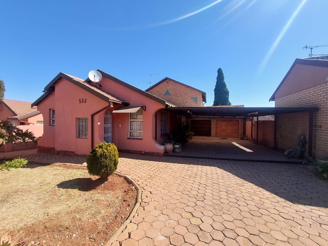 3 Bedroom House in Zakariyya Park