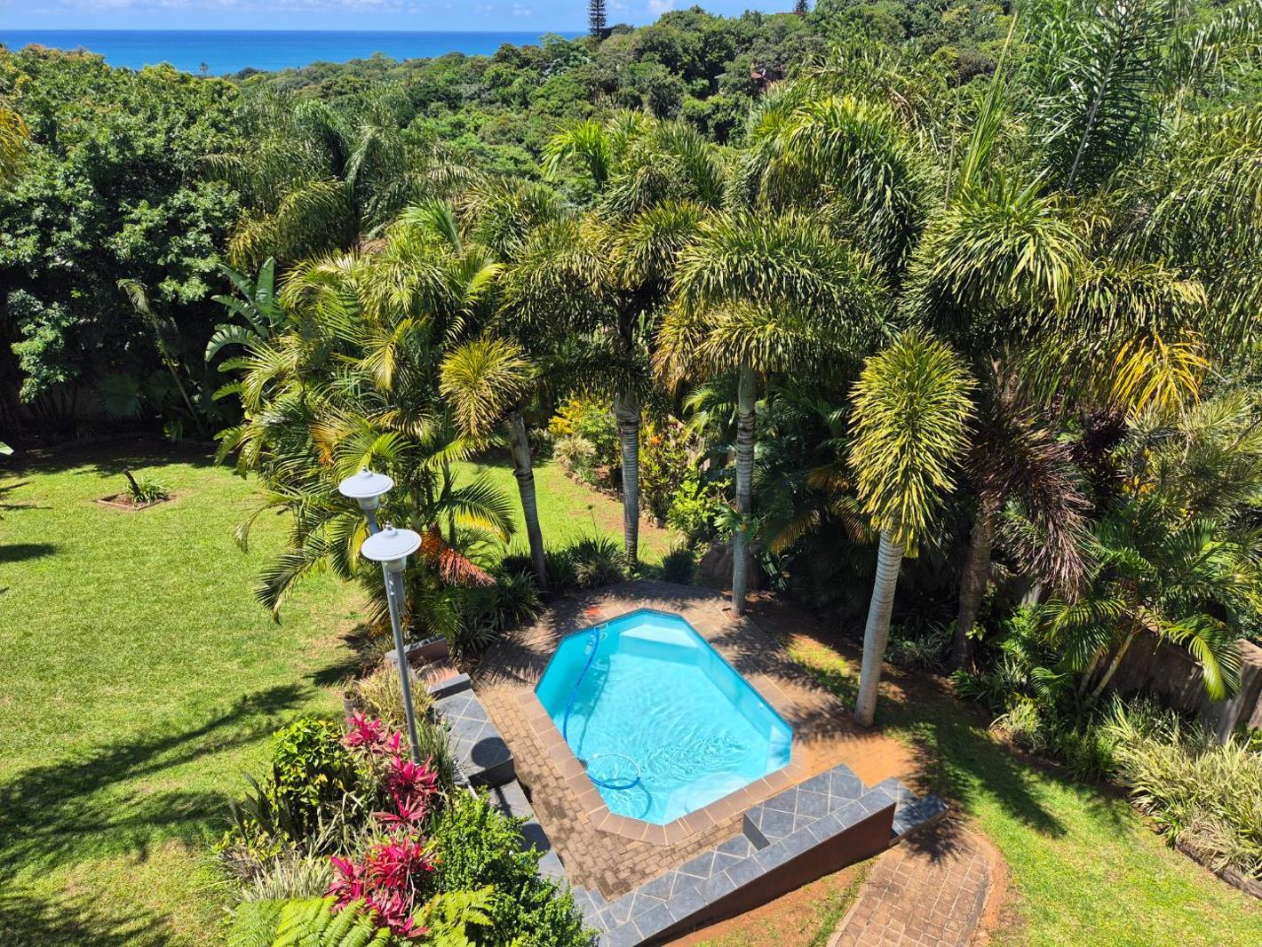 6 Bedroom House in Leisure Bay