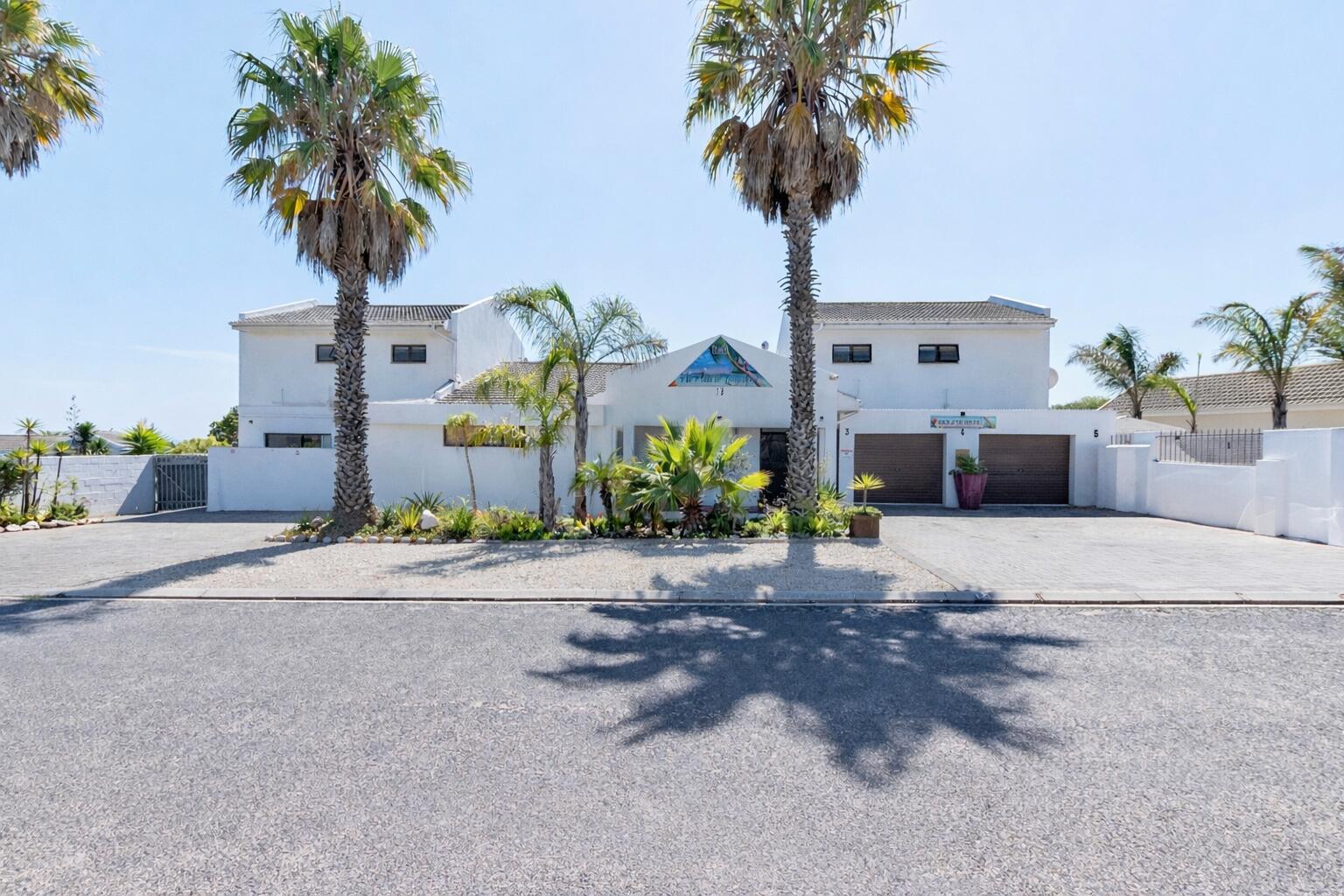 8 Bedroom House in Country Club