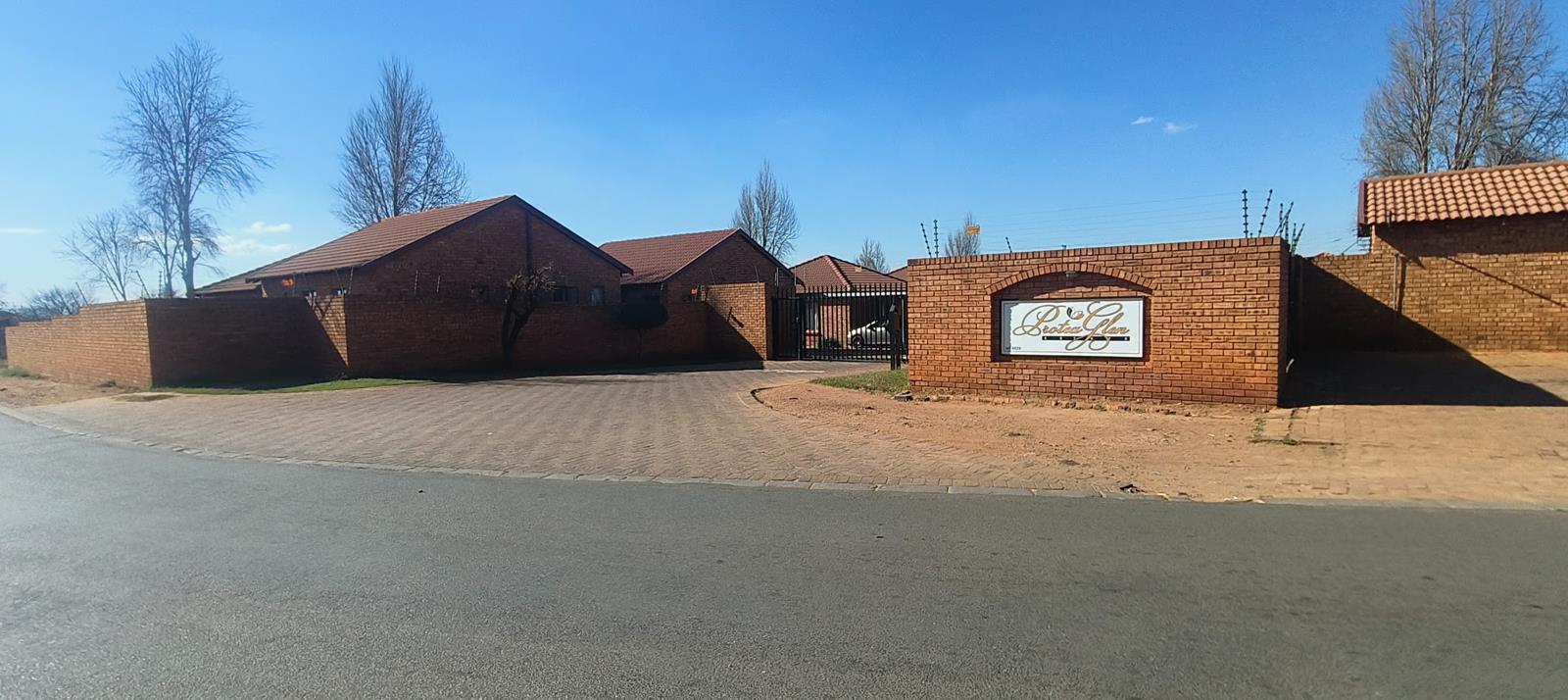 3 Bedroom Townhouse in Protea Glen