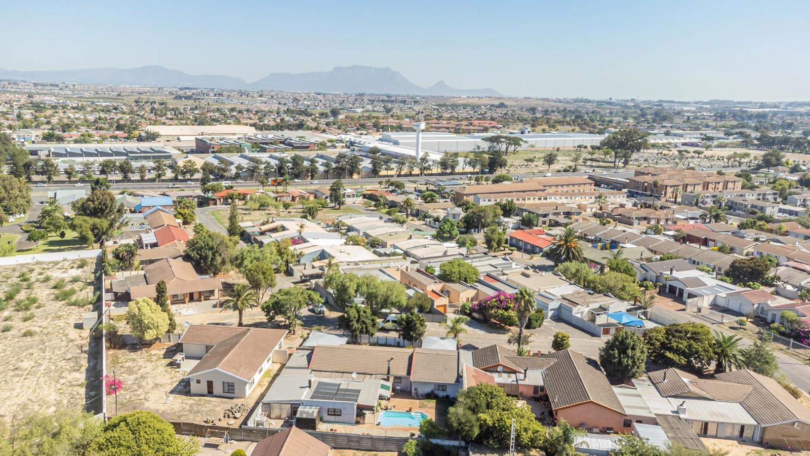 4 Bedroom House in St Dumas