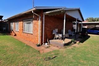 4 Bedroom House in Klopperpark