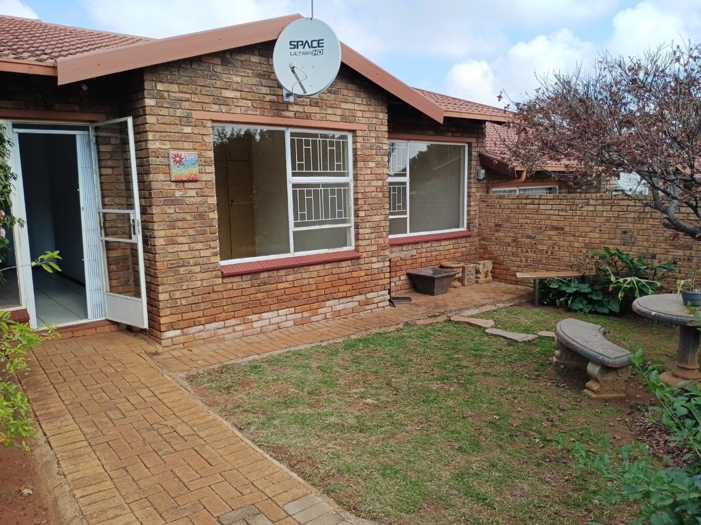 2 Bedroom Townhouse in Breaunanda