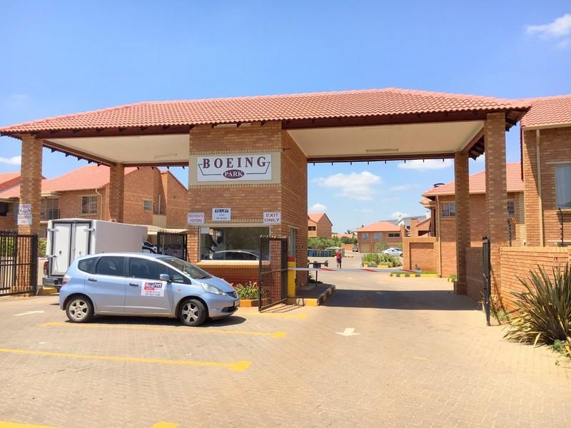 3 Bedroom Townhouse in Elarduspark