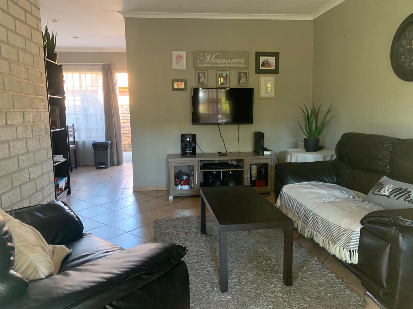 2 Bedroom Townhouse in Equestria