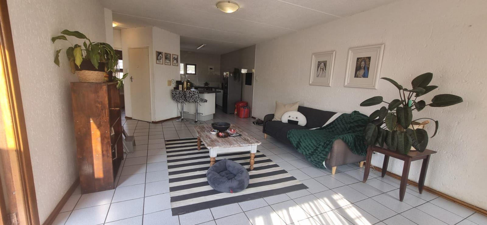 2 Bedroom Townhouse in Sunninghill
