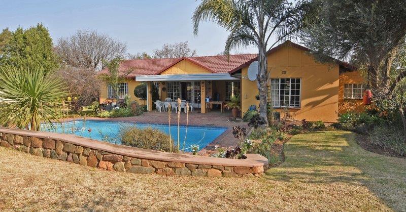 4 Bedroom House in Weltevreden Park