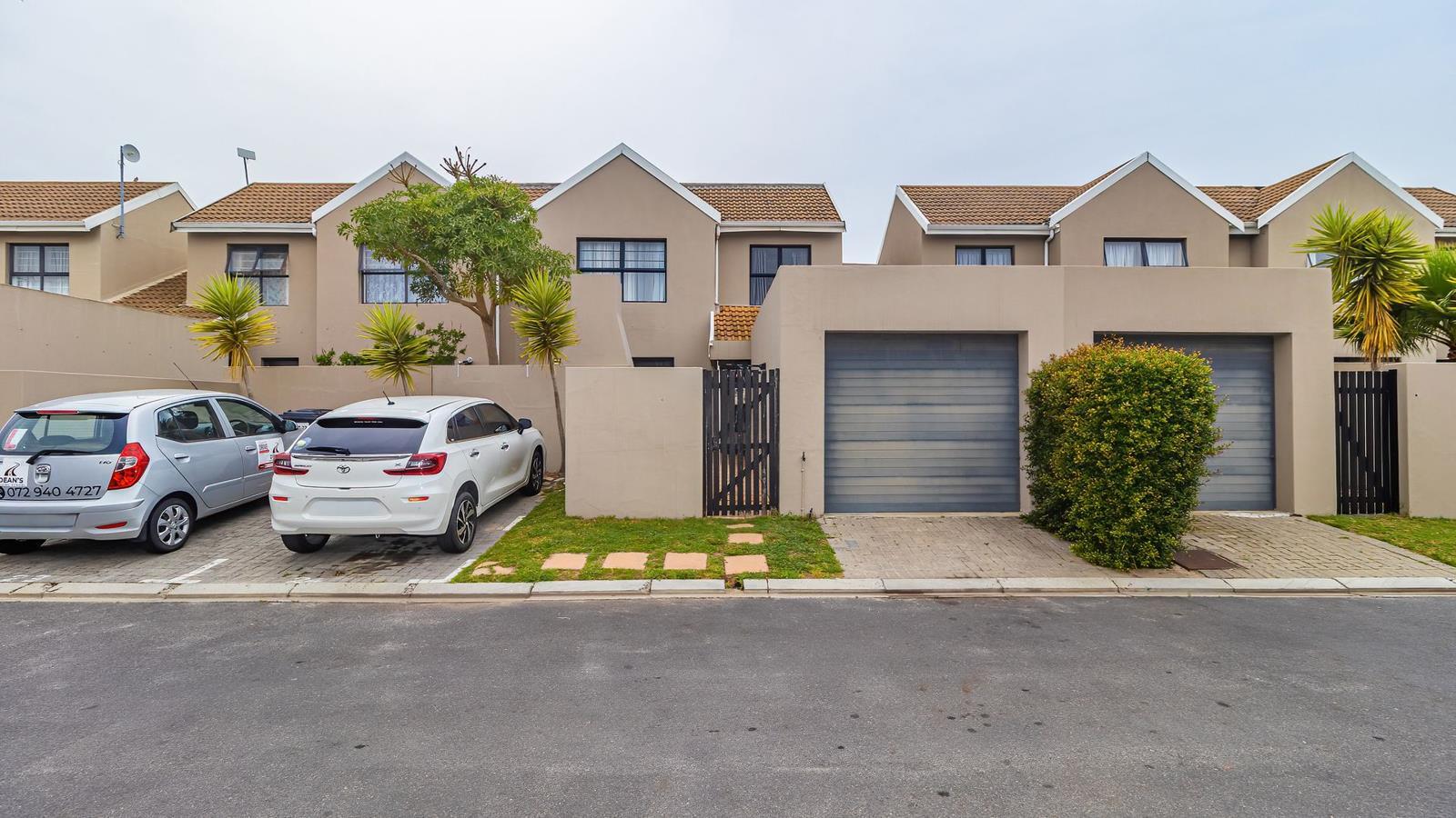 4 Bedroom Duplex in Parklands East