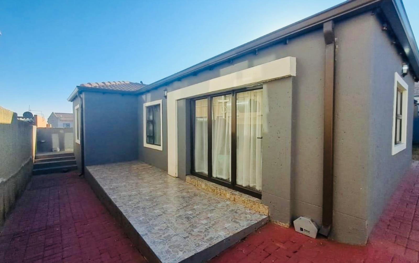 3 Bedroom House in Emdeni