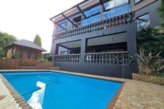 8 Bedroom House in Bassonia