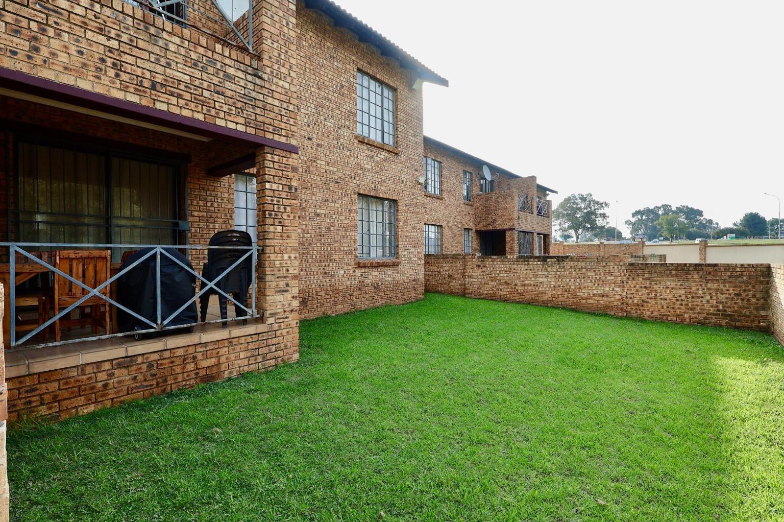 2 Bedroom Apartment in Meyerton Central