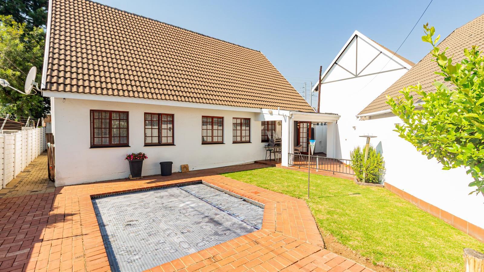 4 Bedroom House in Barbeque Downs