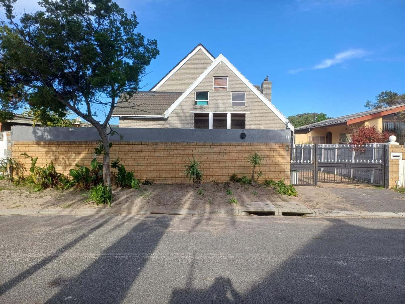 4 Bedroom House in Grassy Park