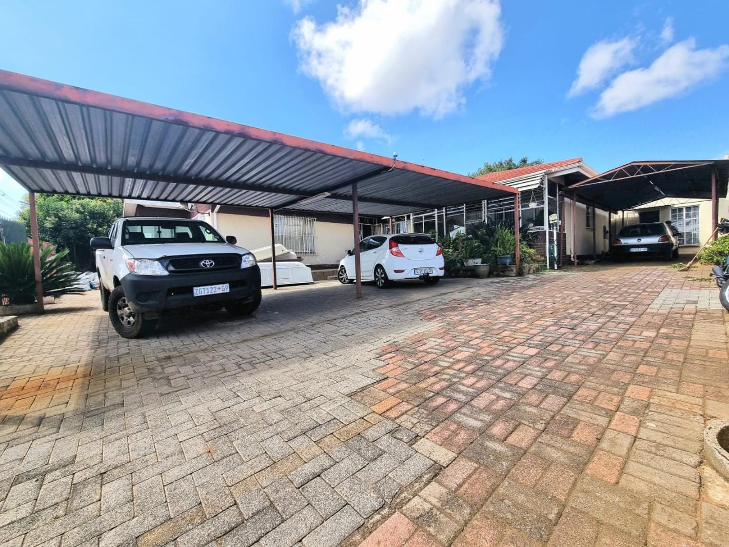 5 Bedroom Simplex in Wentworth Park
