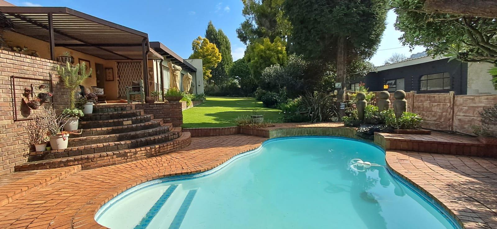 3 Bedroom House in Helderkruin