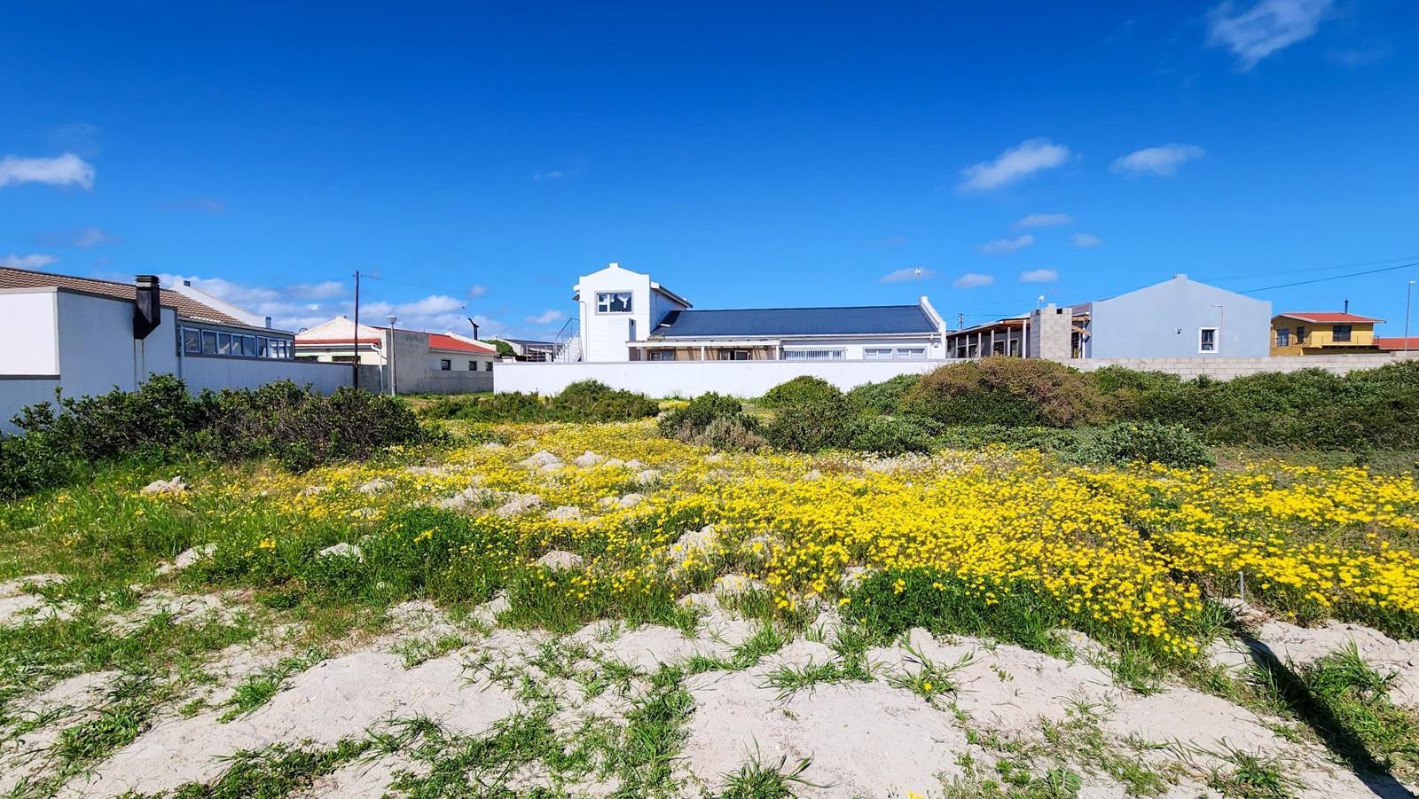 240 m² Land available in Middedorp