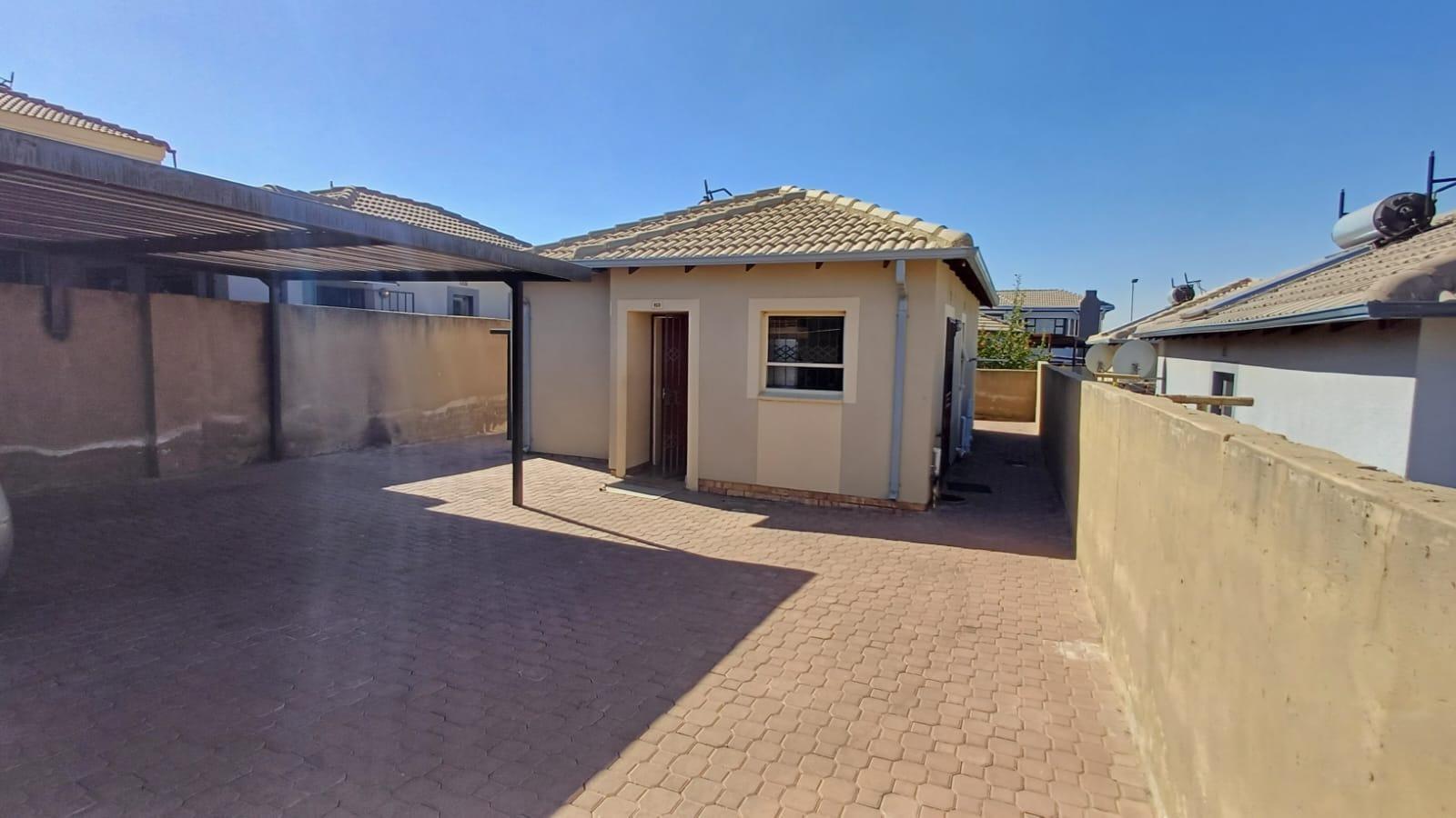 2 Bedroom House in Clayville