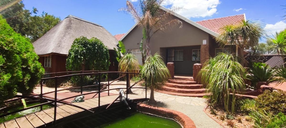 4 Bedroom House in Roosheuwel