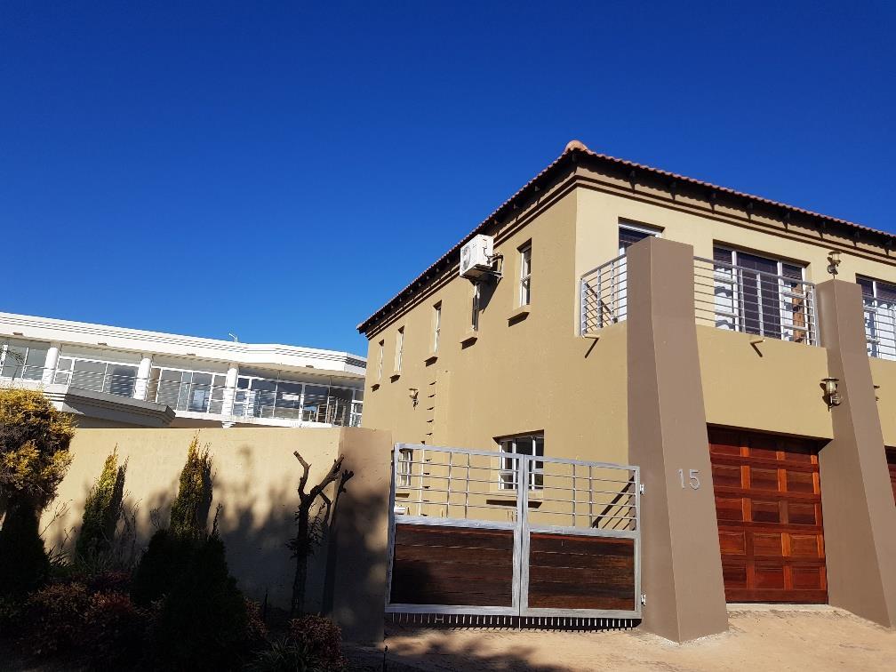 3 Bedroom Duet in Woodhill