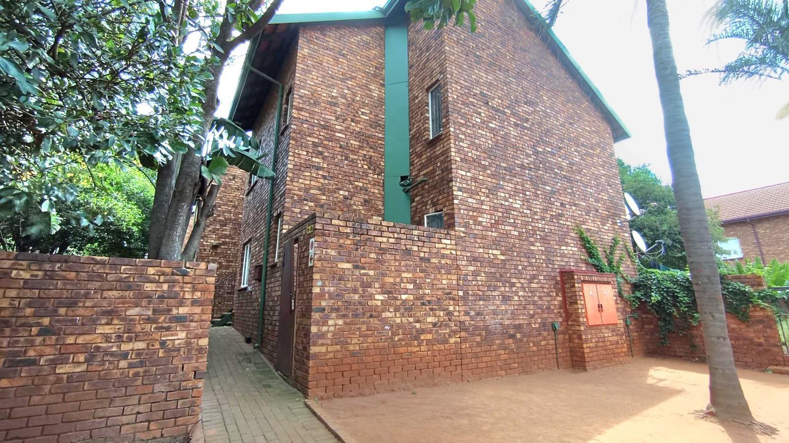 2 Bedroom Apartment in Die Hoewes