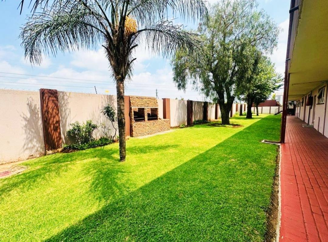 2 Bedroom Townhouse in Verwoerdpark