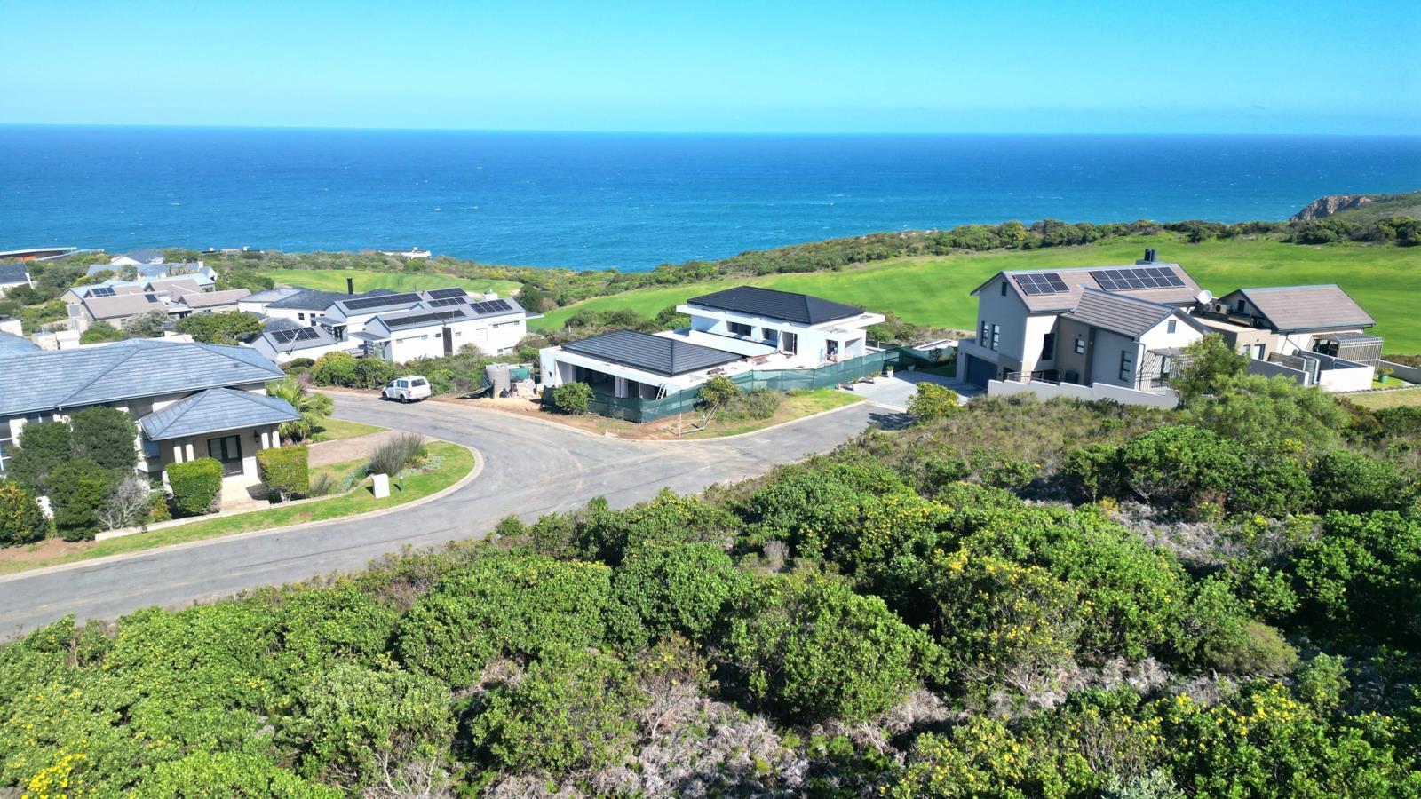 1 000 m² Land available in Pezula Golf Estate