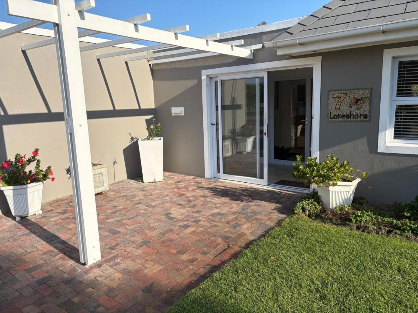 1 Bedroom Apartment in Lake Michelle