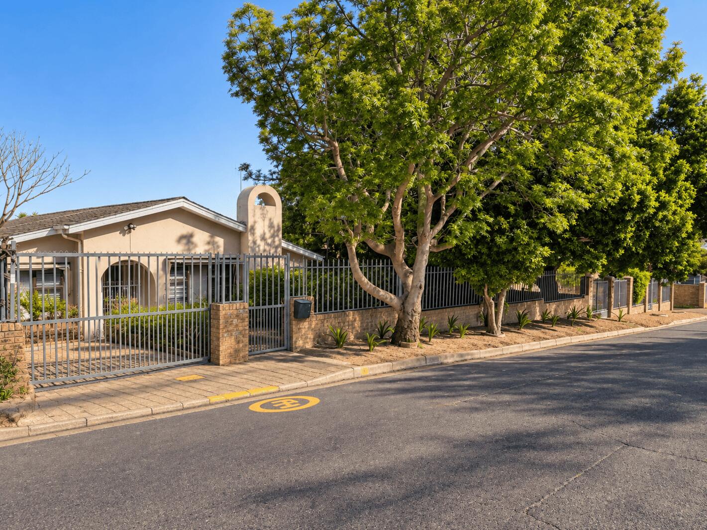 4 Bedroom House in Protea Heights