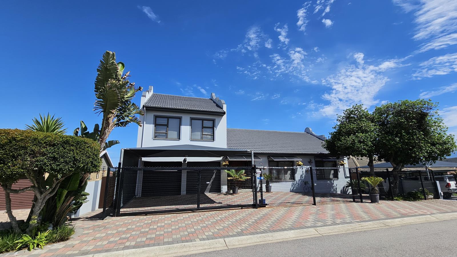 5 Bedroom House in Reebok