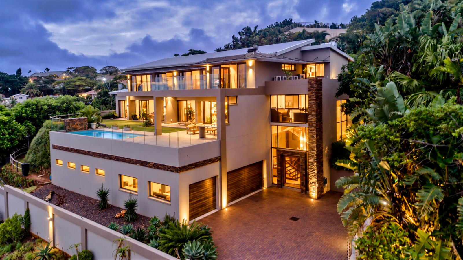 6 Bedroom House in La Lucia
