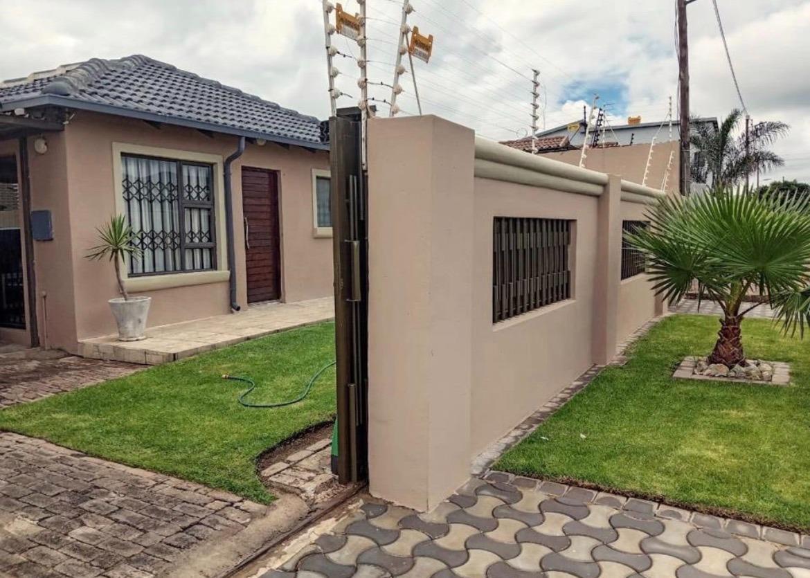 3 Bedroom House in Protea Glen
