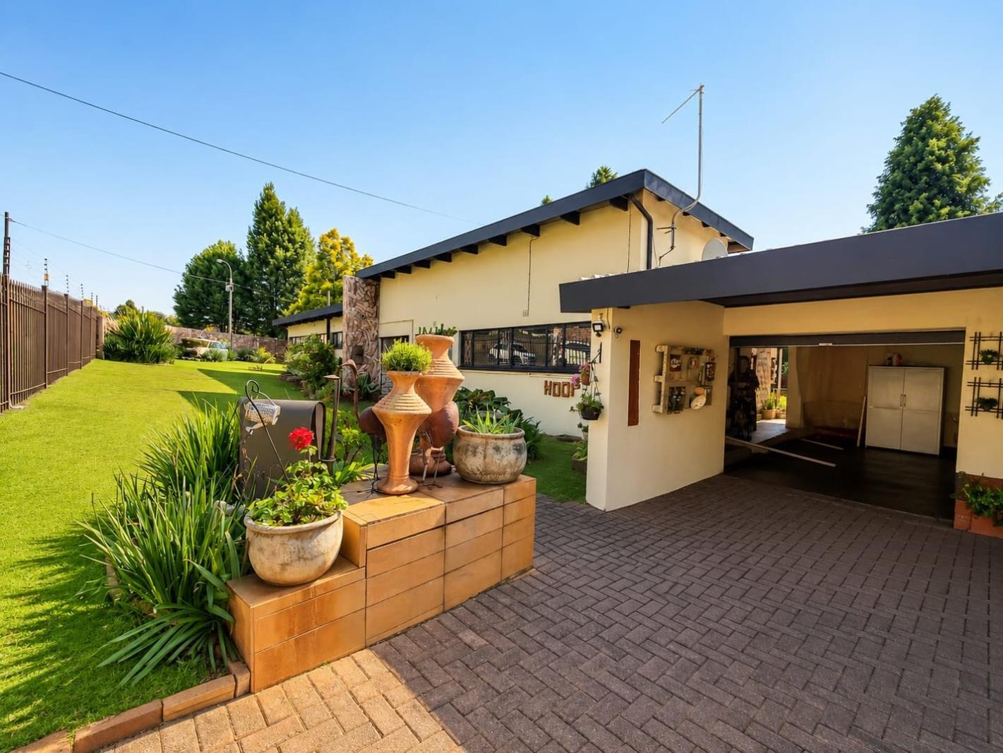 3 Bedroom House in Helderkruin