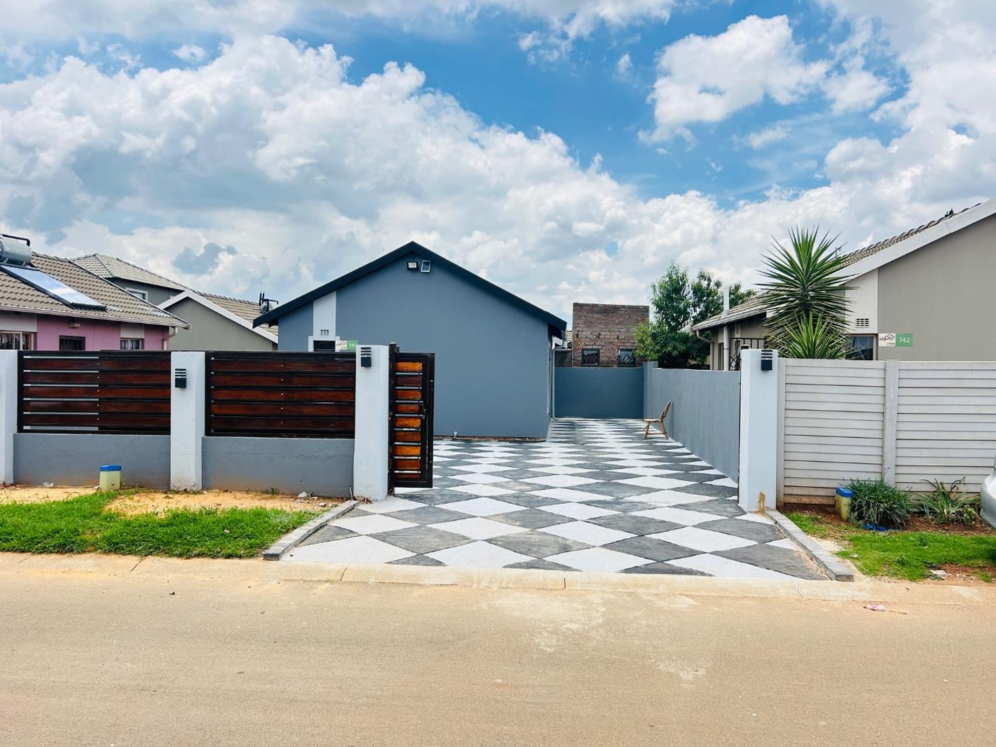 2 Bedroom House in Sky City